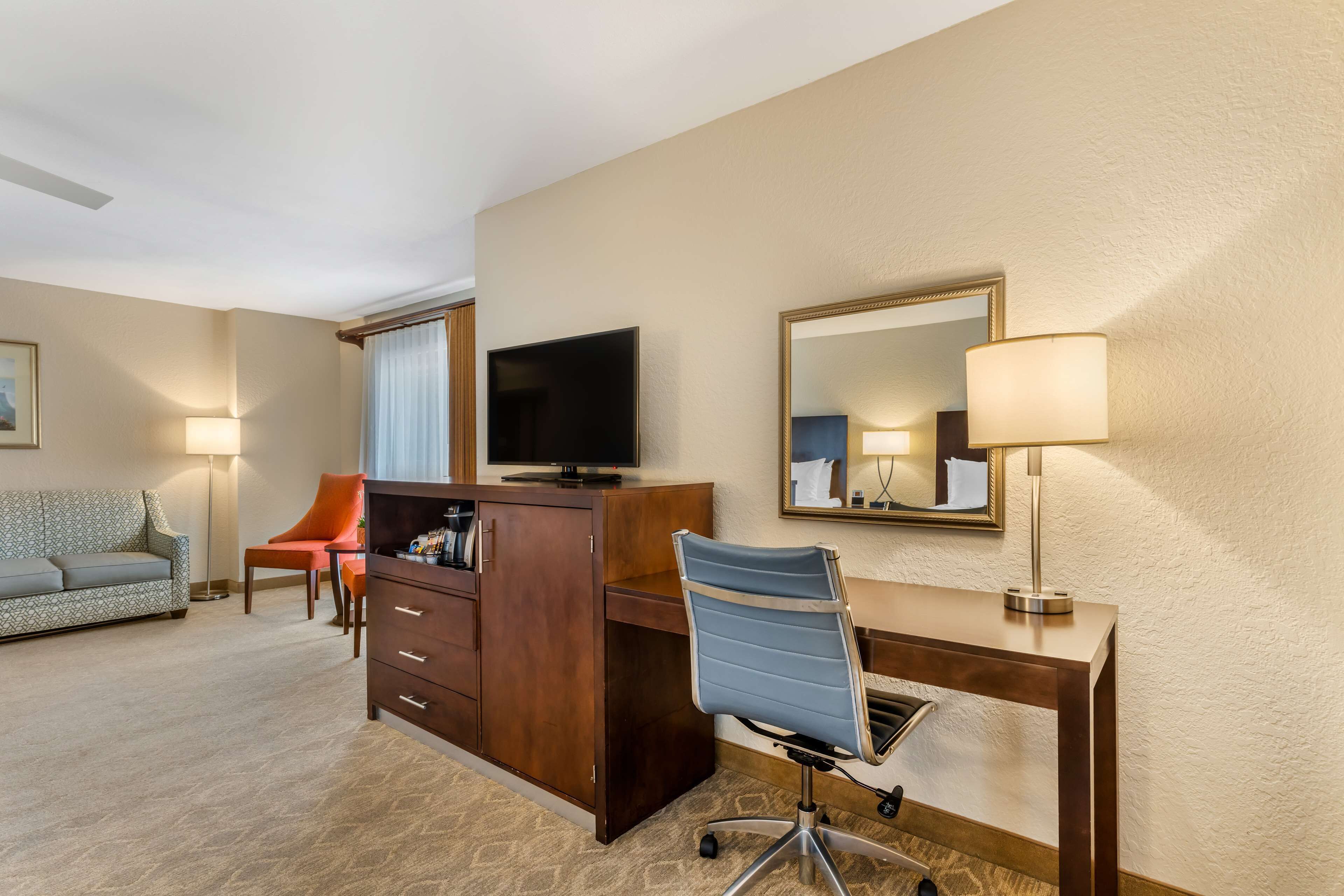 suite, multiple beds, non smoking, refrigerator | room amenity