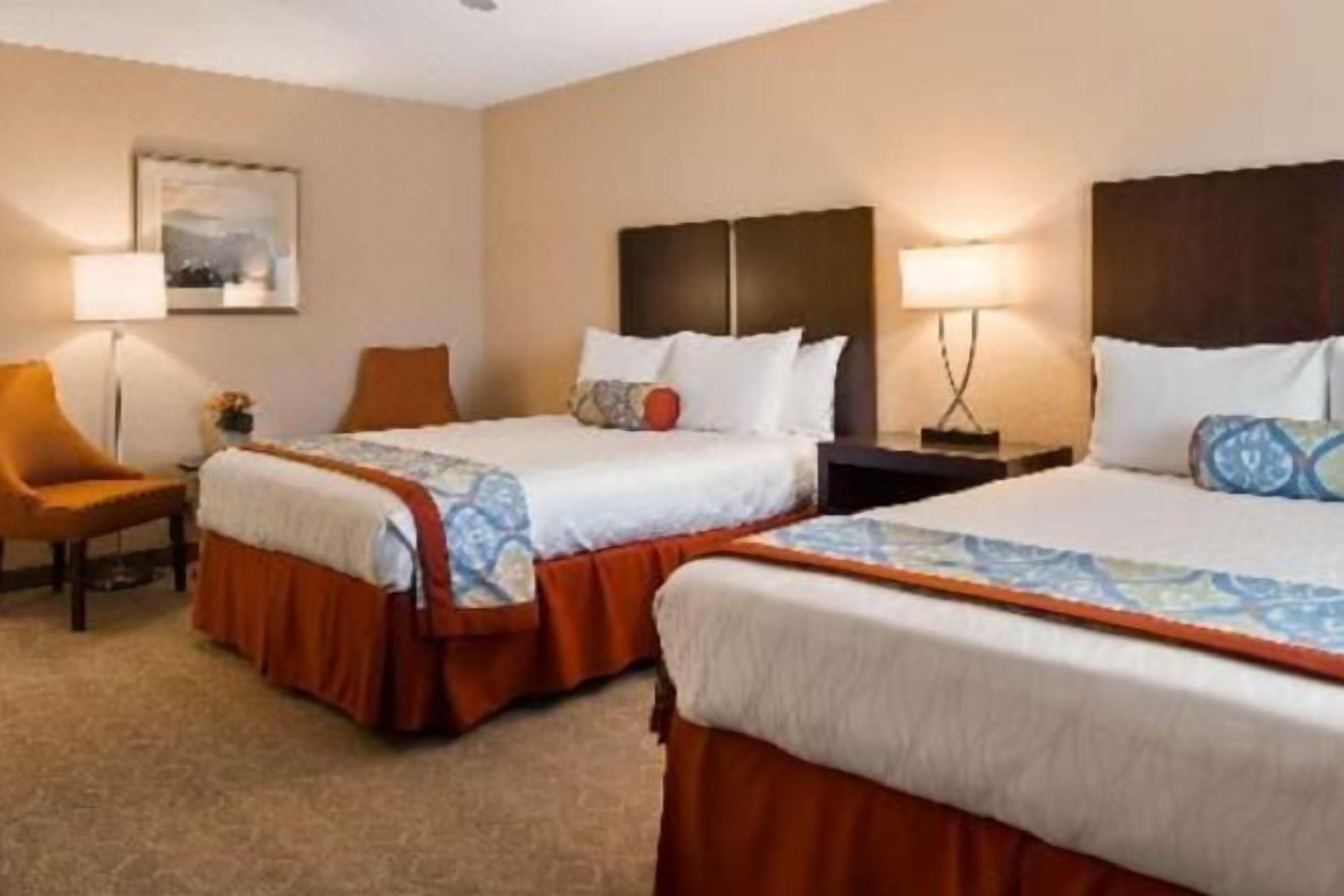 Coffres-forts dans les chambres, bureau, fer et planche à repasser