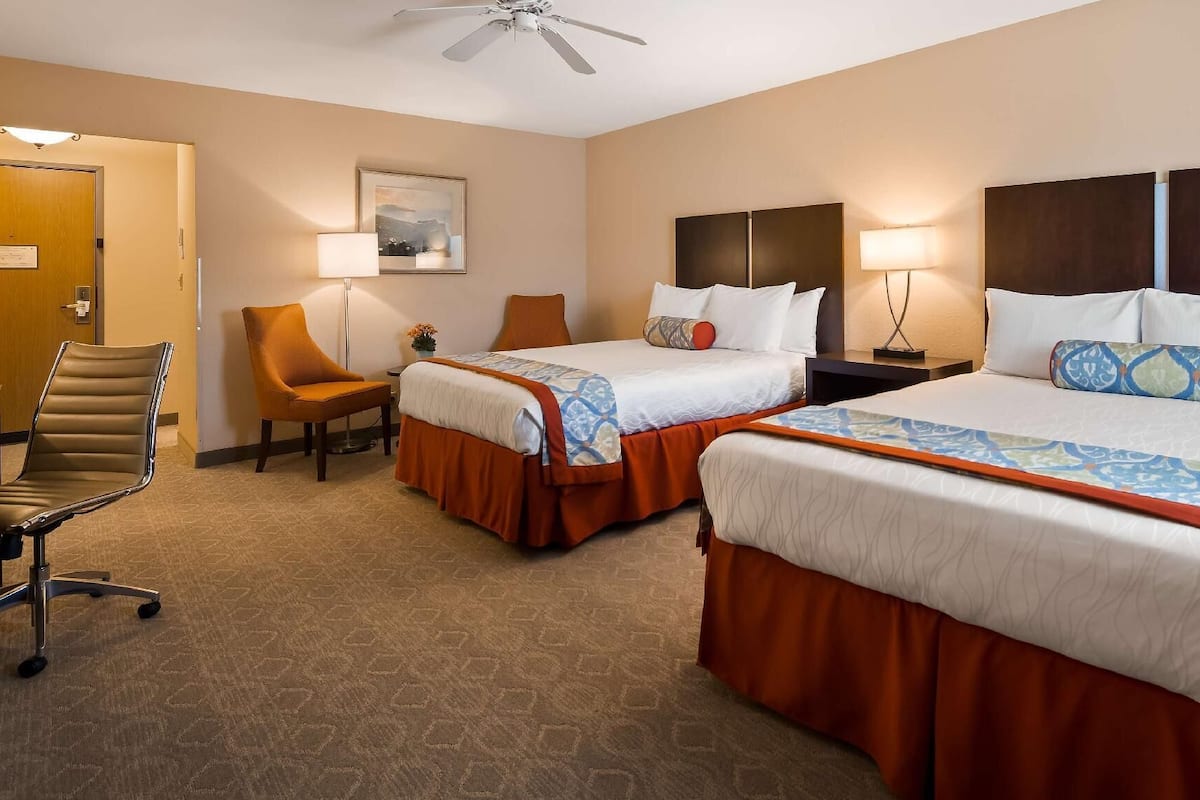 Coffres-forts dans les chambres, bureau, fer et planche Ă repasser