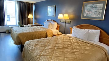 Habitación, 2 camas Queen size, para no fumadores | Escritorio, tabla de planchar con plancha, wifi gratis y ropa de cama