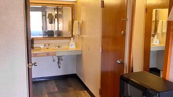 Kostenlose Toilettenartikel, Haartrockner, HandtĂŒcher