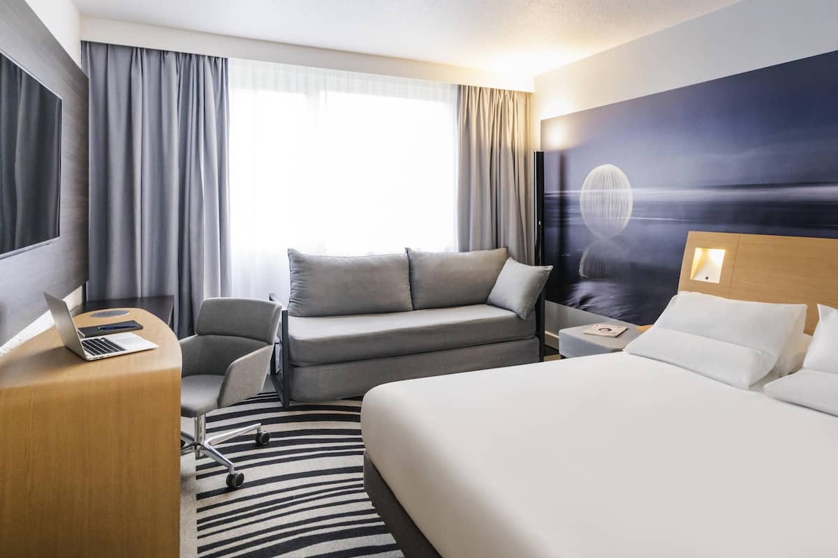 Chambre classique, Plusieurs lits, vue sur la piscine | Literie de qualité, lit avec matelas en mousse à mémoire