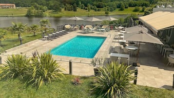 Executive kamer, 1 tweepersoonsbed met slaapbank | Luxe beddengoed, bedden met traagschuimmatrassen, een gratis minibar