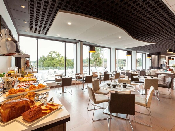 Daily buffet breakfast for a fee