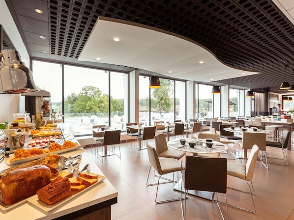 Daily buffet breakfast for a fee