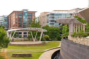 Exterior - Hilton Greenville (Greenville)