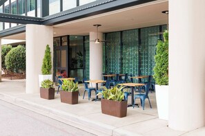 Terrace/patio - Hilton Greenville (Greenville)