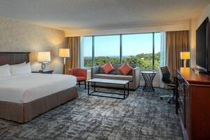 高档床上用品、羽绒被、客房内保险箱、办公桌