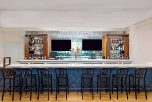 Breakfast and dinner served