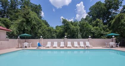 Days Inn by Wyndham Dublin GA