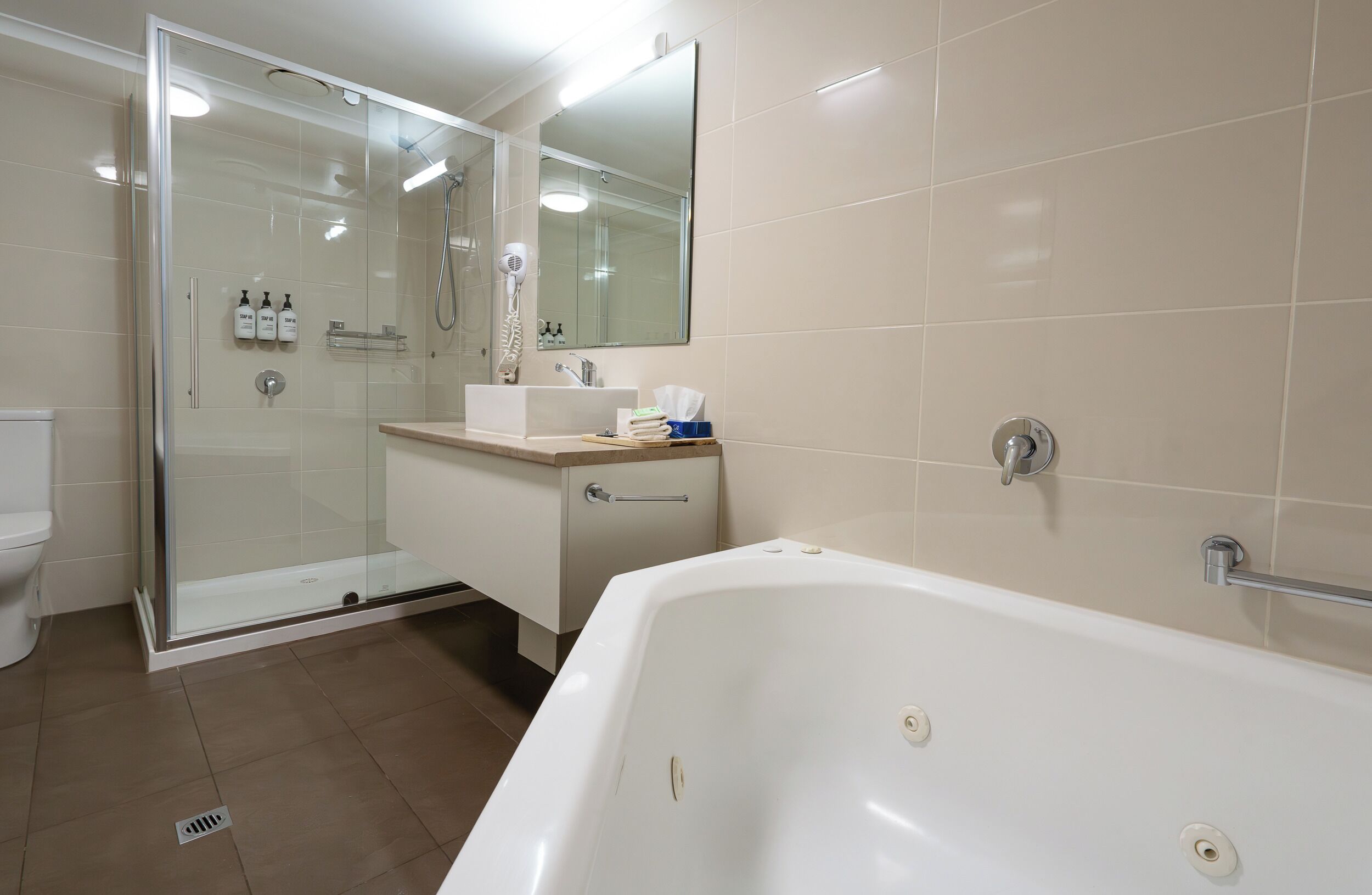 Bañera y ducha independientes, bañera de hidromasaje