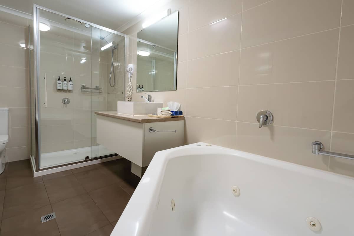 Bañera y ducha independientes, bañera de hidromasaje