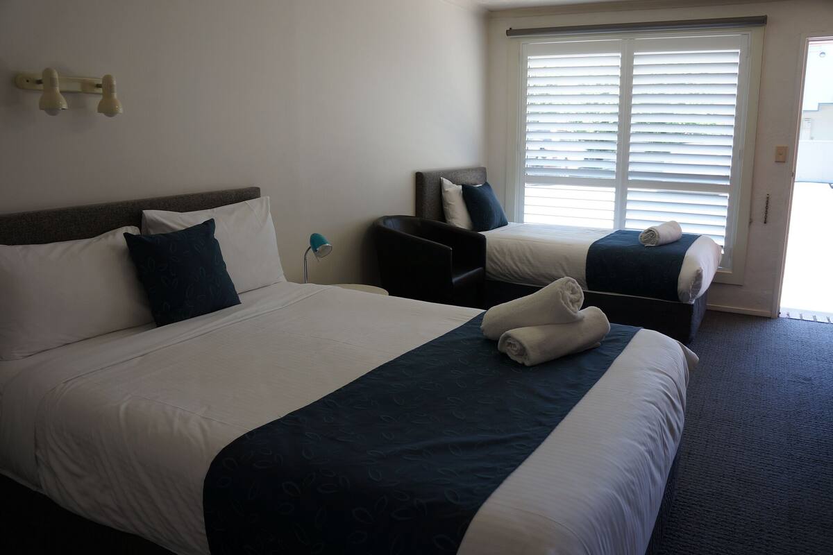 standard twin room | desk, laptop workspace, blackout curtains, iron/ironing board