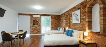 Waves Motel and Apartments