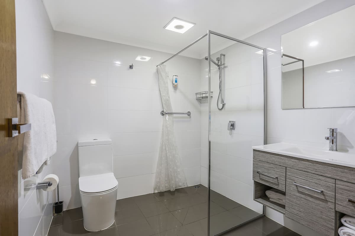 family suite | bathroom | shower, rainfall showerhead, free toiletries, hair dryer