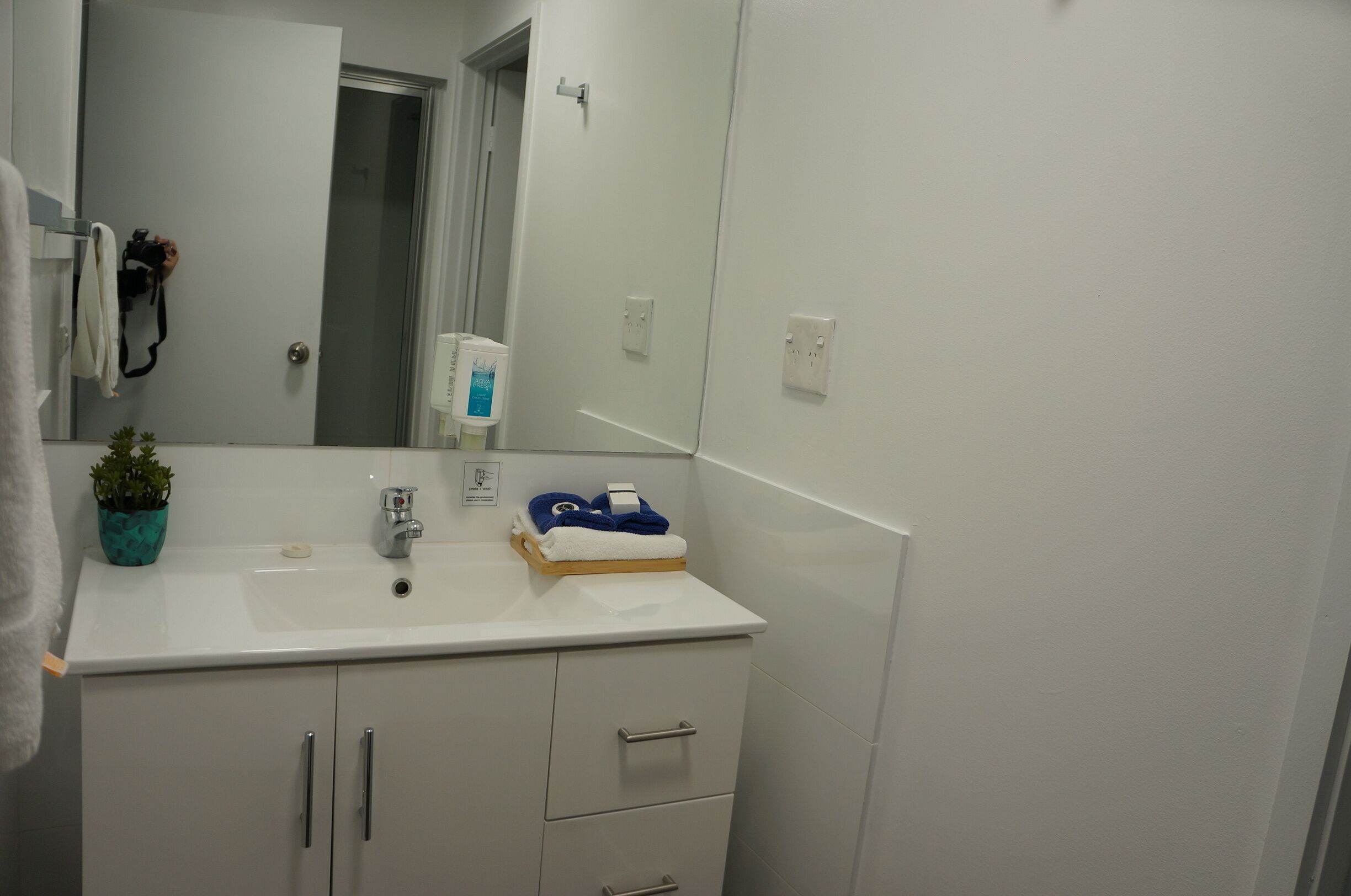 deluxe king | bathroom | shower, rainfall showerhead, free toiletries, hair dryer