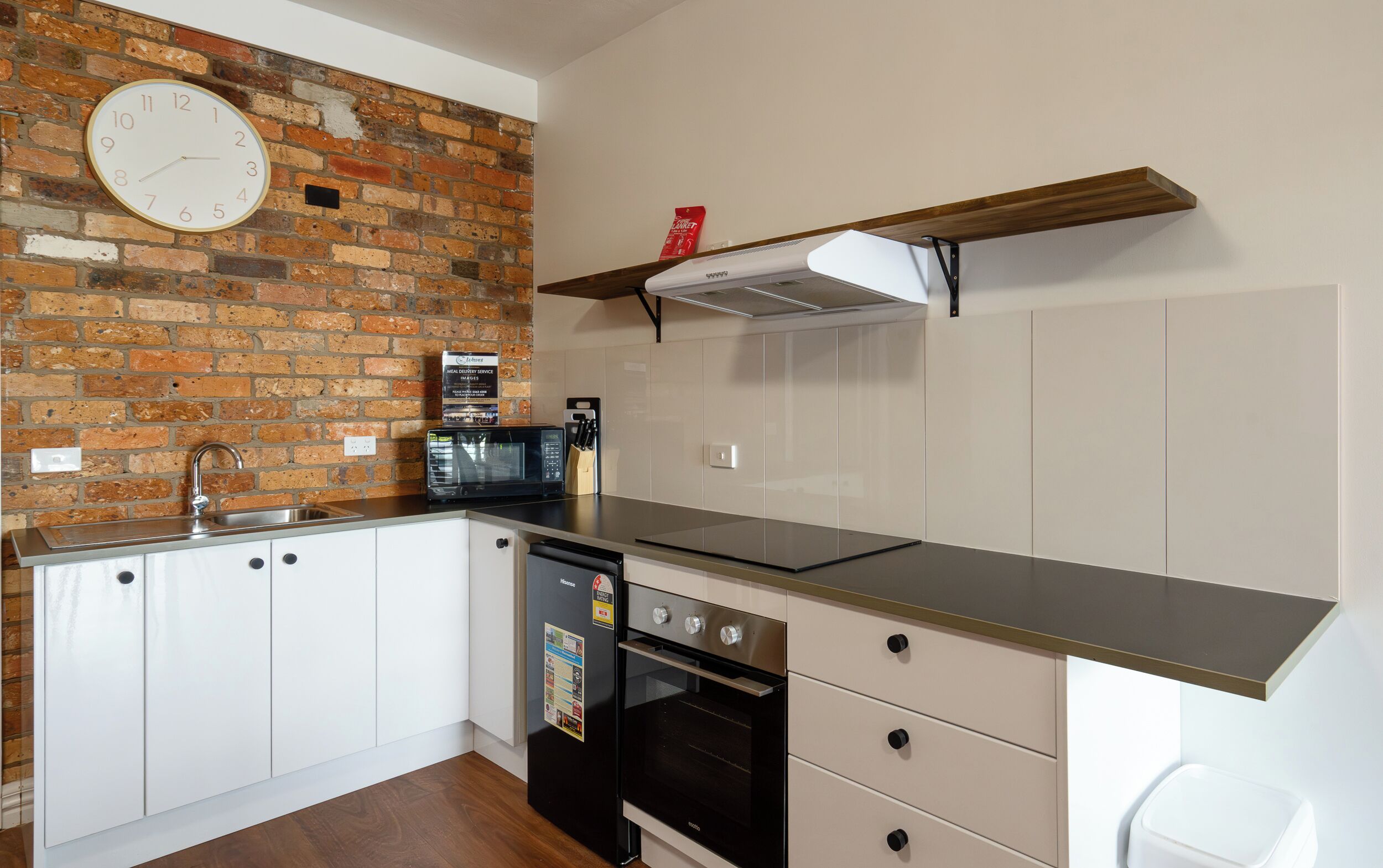 Standard-huoneisto | Työpöytä, kannettavalle tietokoneelle sopiva työtila, pimennysverhot