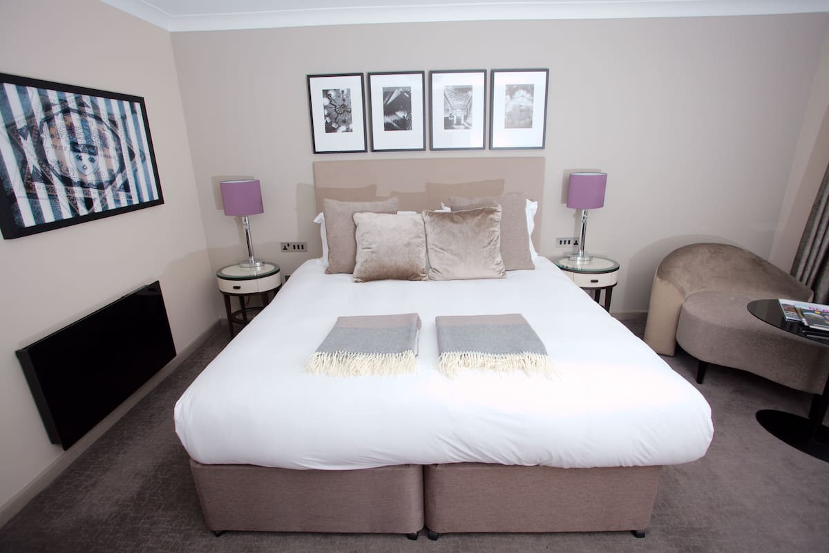 2 bedrooms, in-room safe, individually decorated, individually furnished