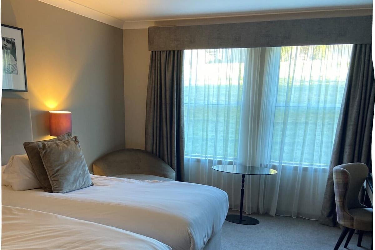 Standard Twin Room, 2 Single Beds | 2 bedrooms, in-room safe, individually decorated, individually furnished