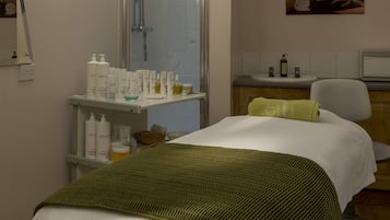 Couples treatment rooms, body treatments, aromatherapy