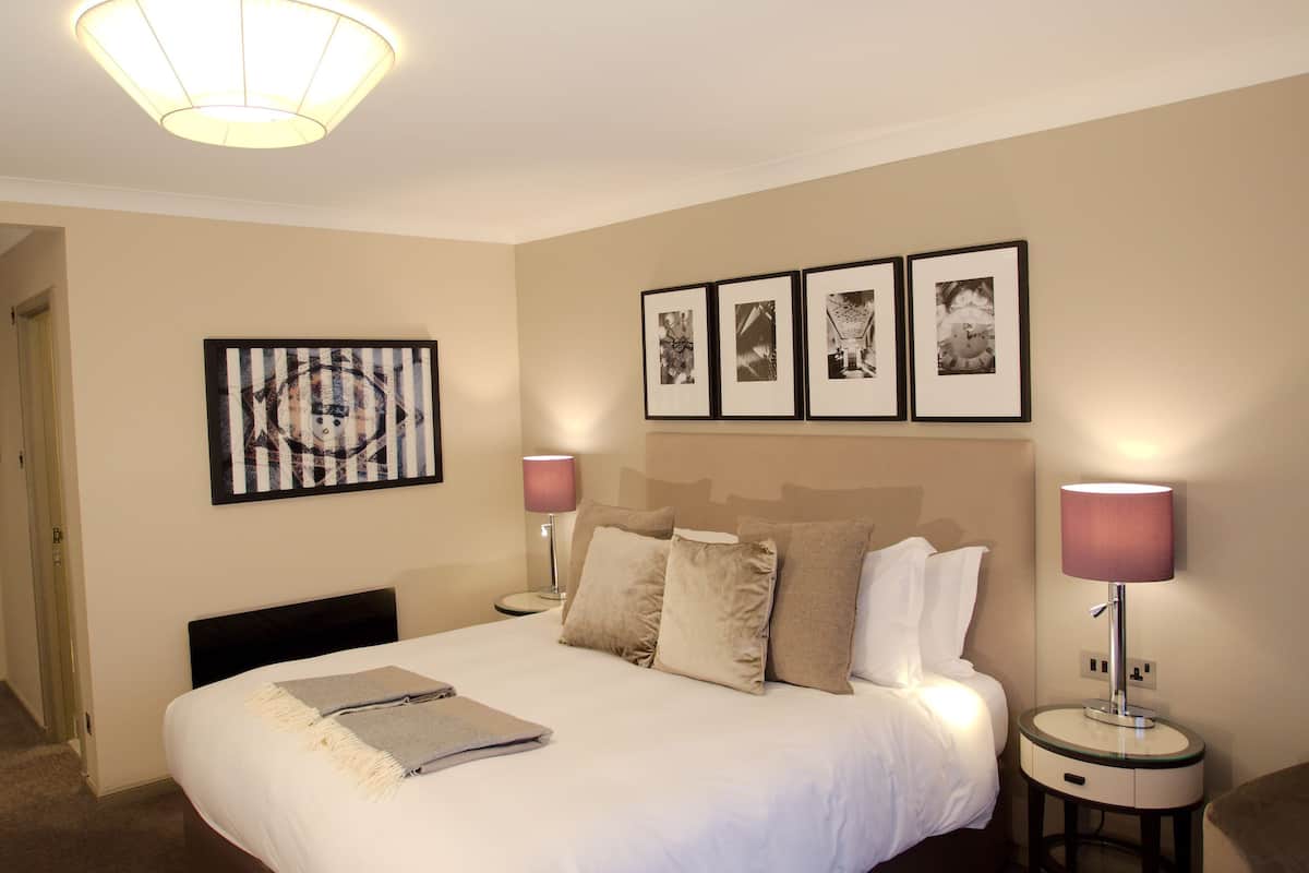 1 bedroom, in-room safe, individually decorated, individually furnished