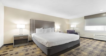 Standard Room, 1 Queen Bed, Non Smoking, Refrigerator & Microwave | Blackout drapes, iron/ironing board, WiFi, bed sheets