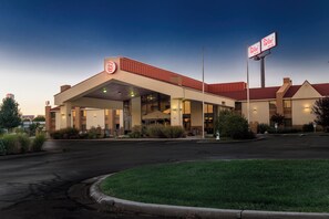 Unclassified image, 5 of 29, button - Red Roof Inn & Suites Cincinnati North - Mason (Cincinnati)