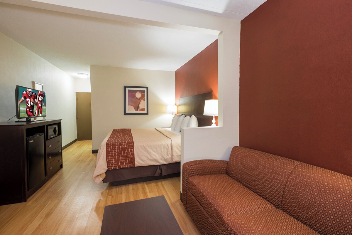 Desk, iron/ironing board, free WiFi, bed sheets