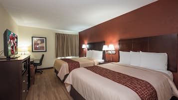 Escritorio, tabla de planchar con plancha, wifi gratis y ropa de cama