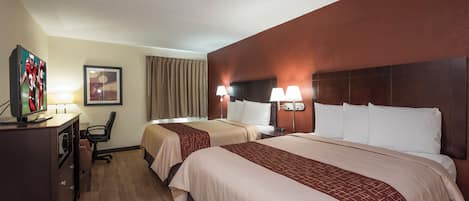Escritorio, tabla de planchar con plancha, wifi gratis y ropa de cama