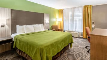 Standard Room, 1 King Bed, Non Smoking | Desk, laptop workspace, blackout drapes, iron/ironing board