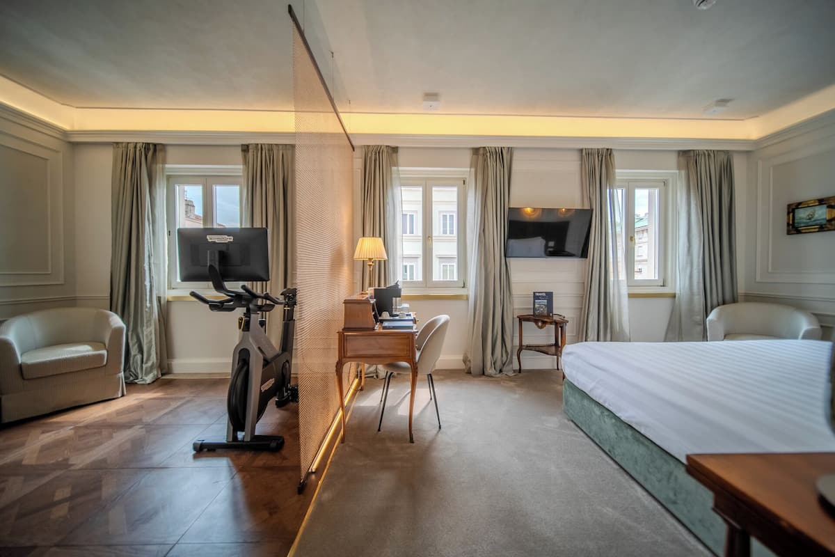 Wellness Suite | 1 bedroom, hypo-allergenic bedding, minibar, in-room safe