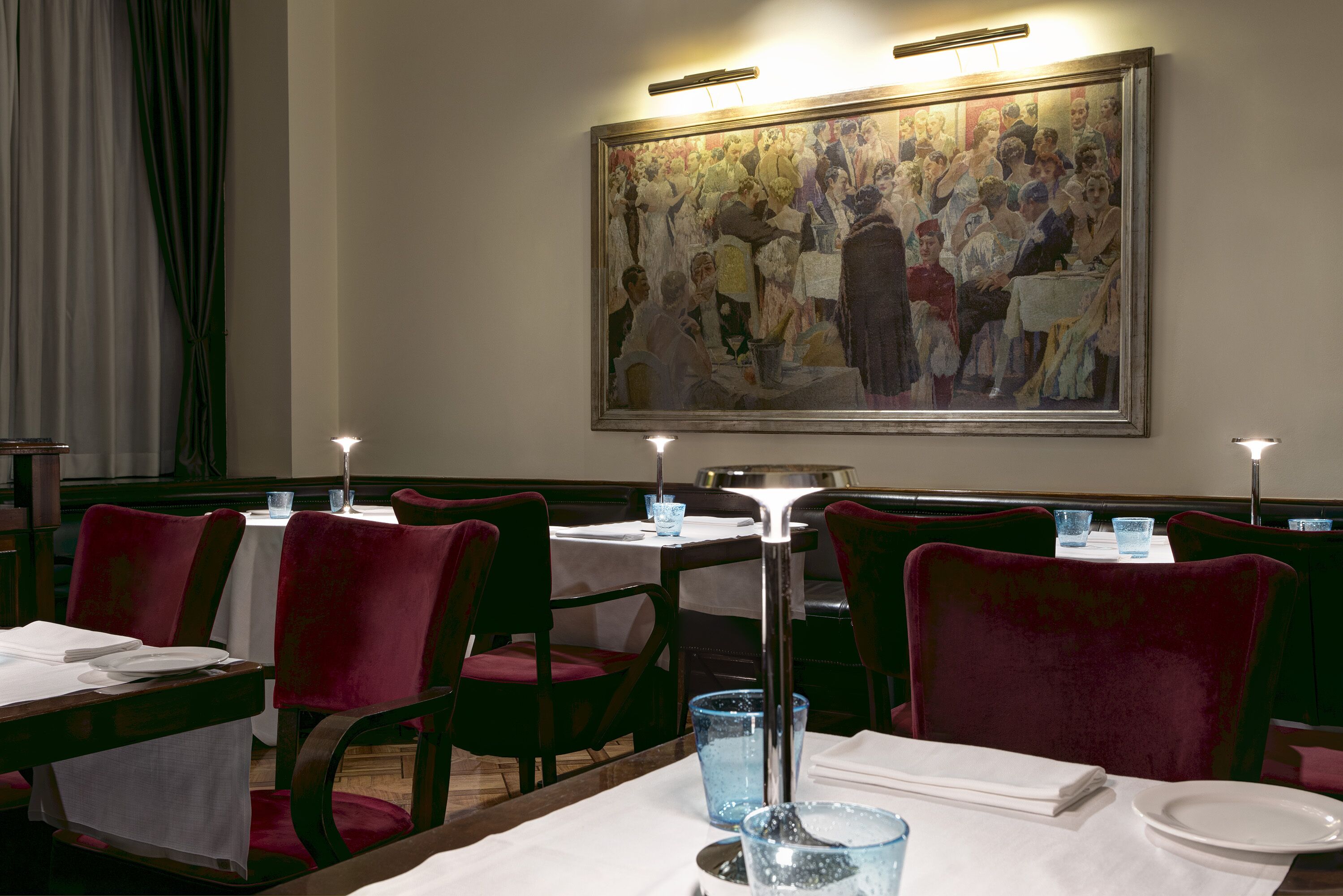 breakfast, lunch and dinner served