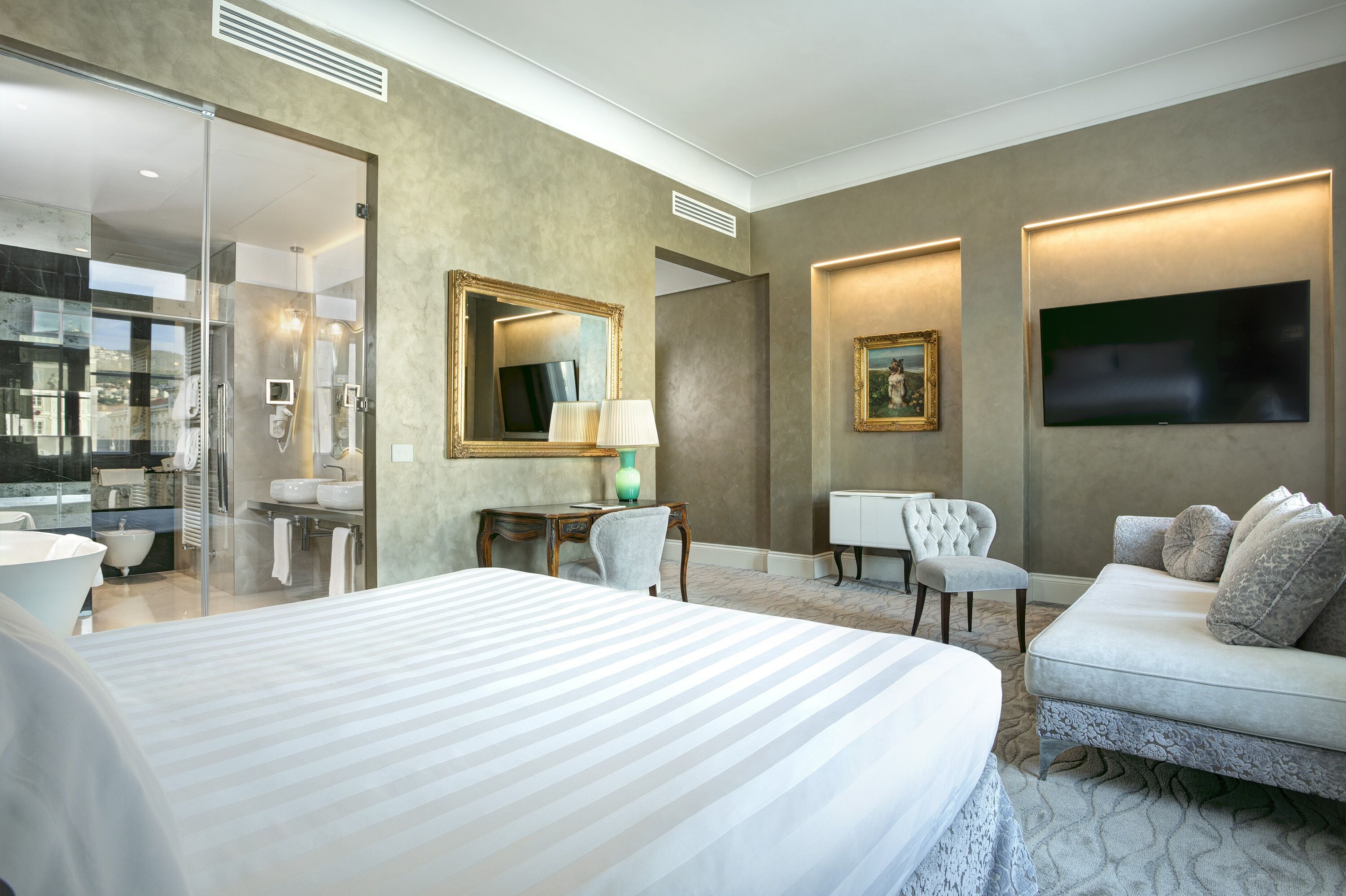 suite (prestige, square view) | 1 bedroom, hypo-allergenic bedding, minibar, in-room safe