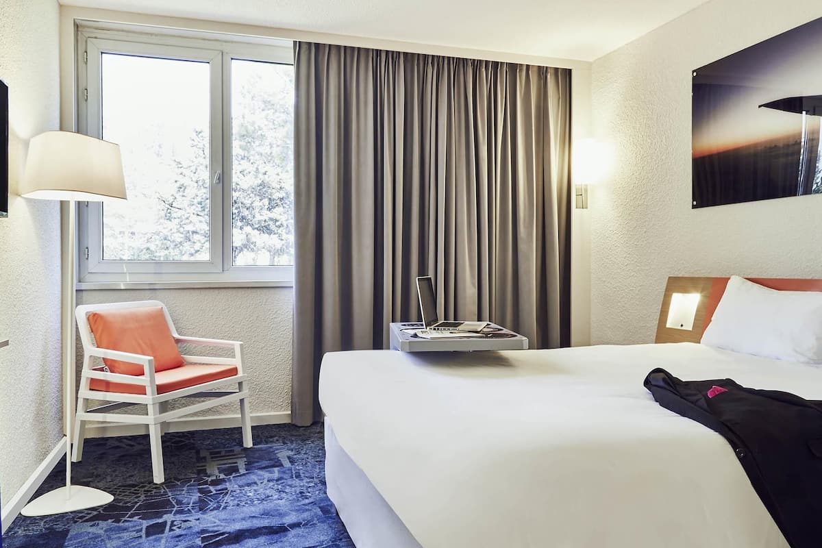 Habitación estándar, 1 cama matrimonial | Ropa de cama de alta calidad, camas con pillow-top y escritorio