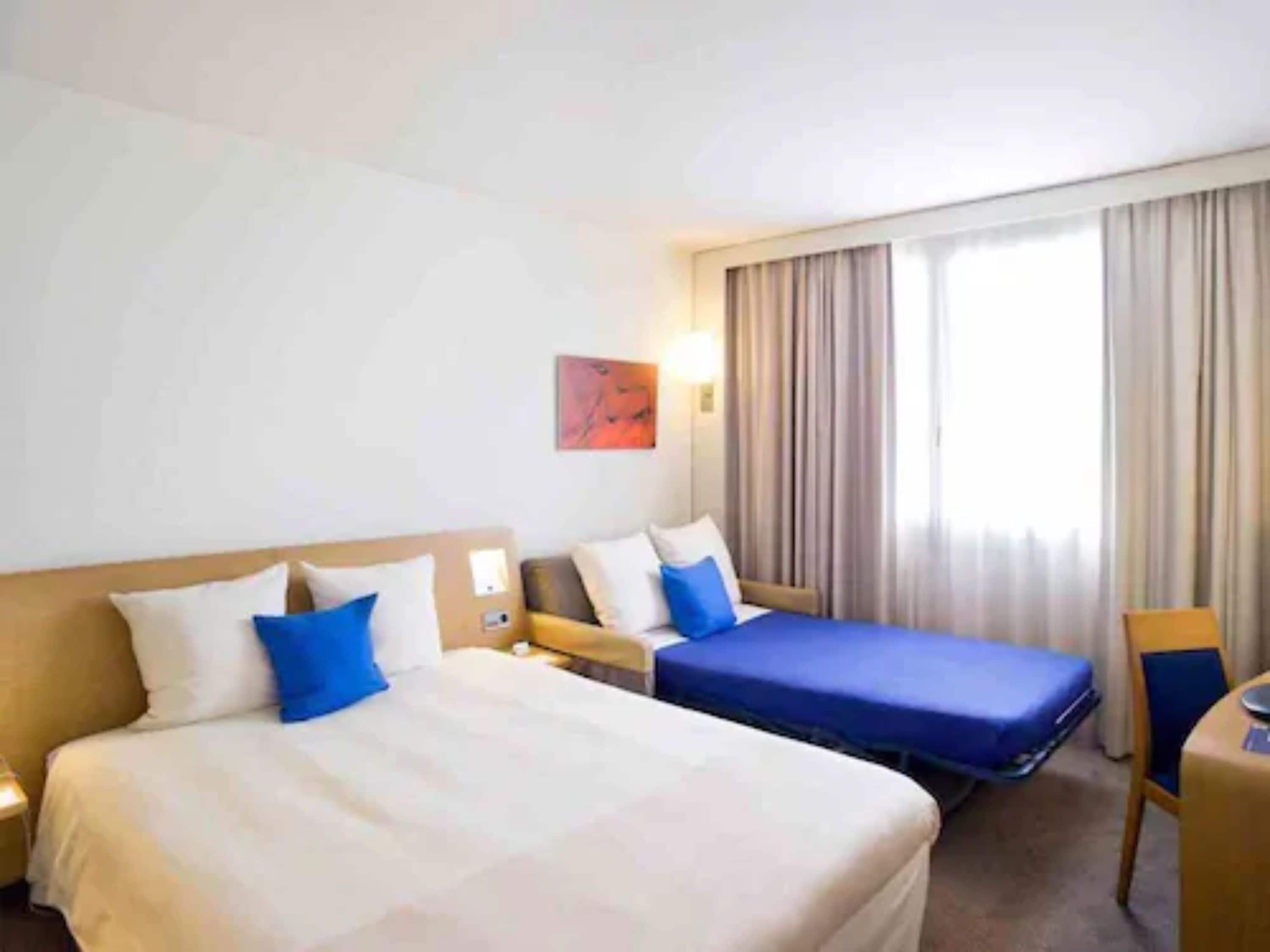 family suite, 1 double bed with sofa bed | premium bedding, pillow-top beds, desk, laptop workspace