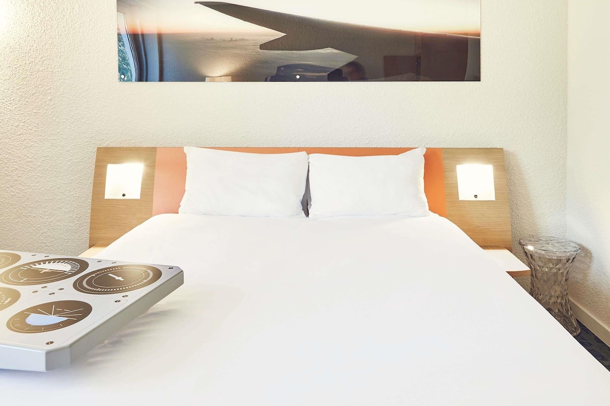 Standard Room, 1 Double Bed | Premium bedding, pillow-top beds, desk, laptop workspace