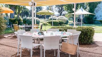 Breakfast, dinner served; French cuisine, pool views