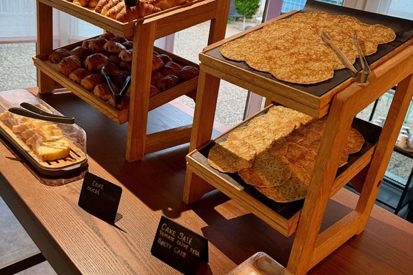 Free buffet breakfast