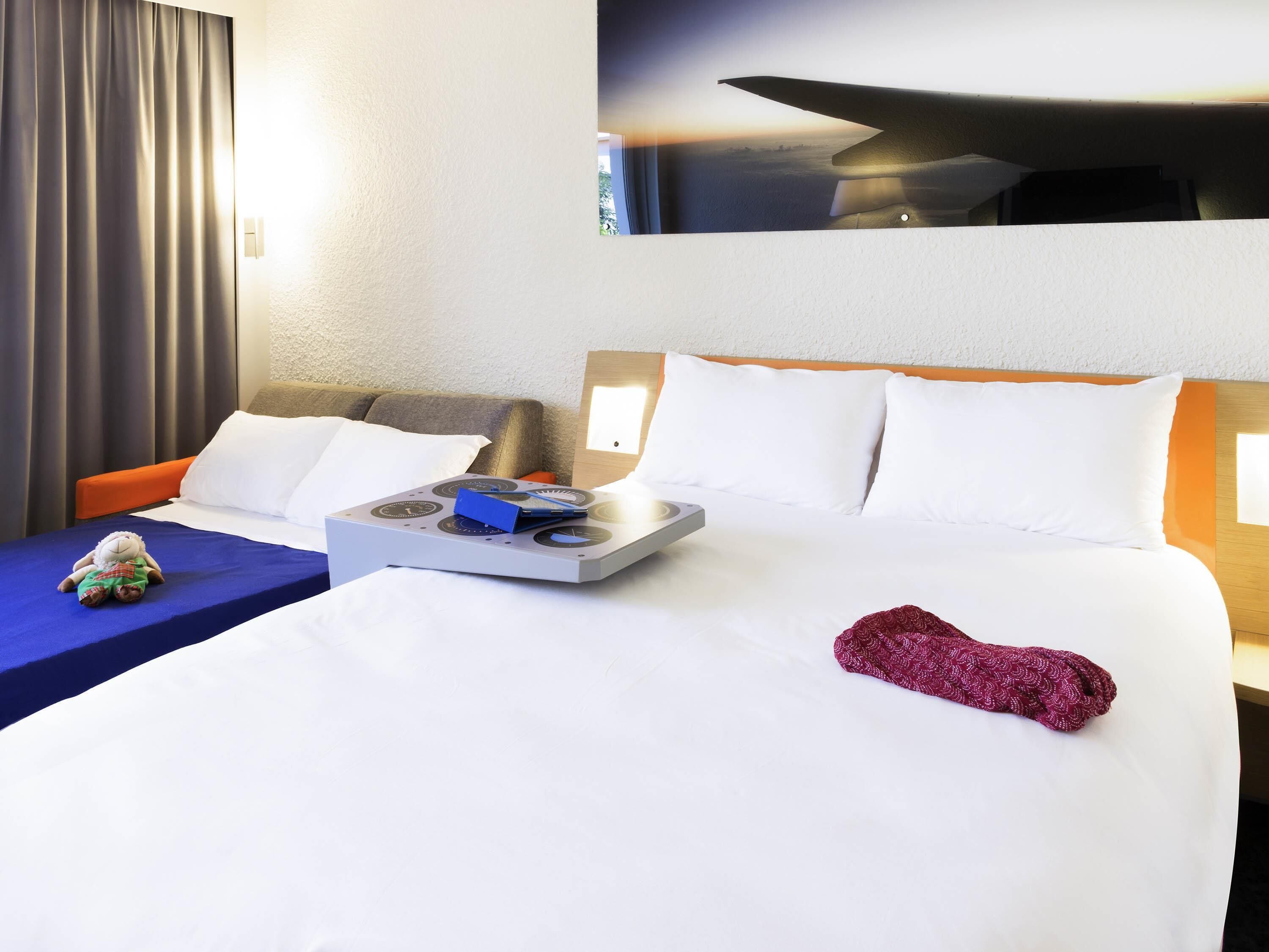 Roupas de cama premium, camas com colchões pillow-top, escrivaninha