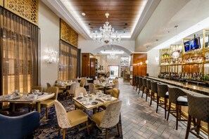 3 restaurants, breakfast, lunch, dinner served; American cuisine