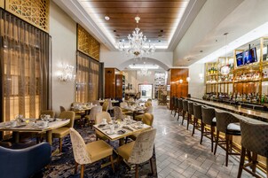 3 restaurants, breakfast, lunch, dinner served; American cuisine