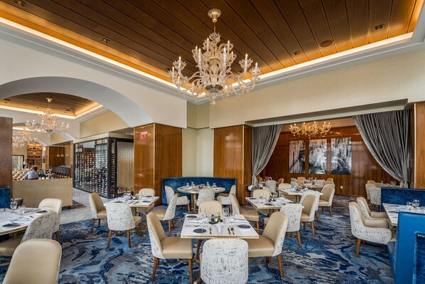 3 restaurants, breakfast, lunch, dinner served; American cuisine 