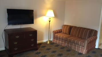 Standard Room, 1 King Bed, Smoking | Living area | Flat-screen TV
