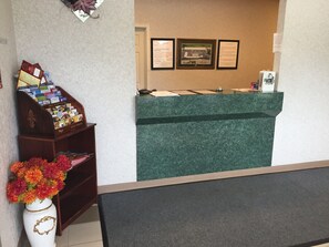 Check-in/check-out kiosk