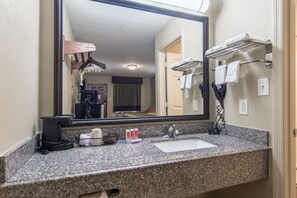 Premium Room, 1 King Bed, Non Smoking | Bathroom sink