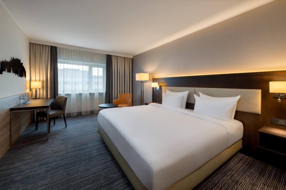 Superior Room | Hypo-allergenic bedding, in-room safe, desk, laptop workspace