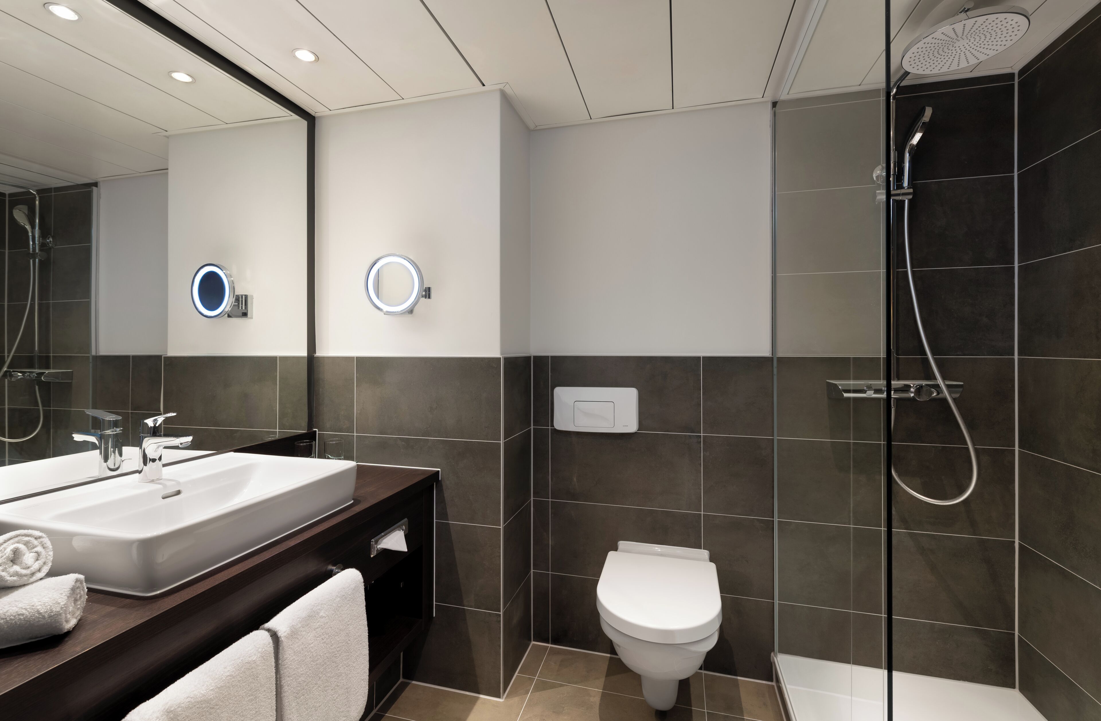 Superior-Zimmer | Badezimmer | Duschwanne, kostenlose Toilettenartikel, Haartrockner, Handtücher