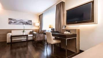 Business Double Room | Hypo-allergenic bedding, in-room safe, individually decorated