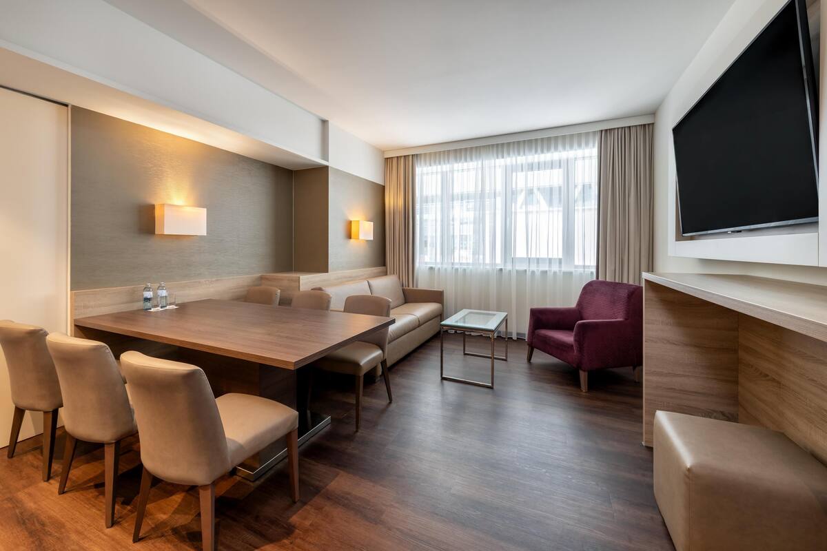 Suite, City View | Hypo-allergenic bedding, in-room safe, desk, laptop workspace
